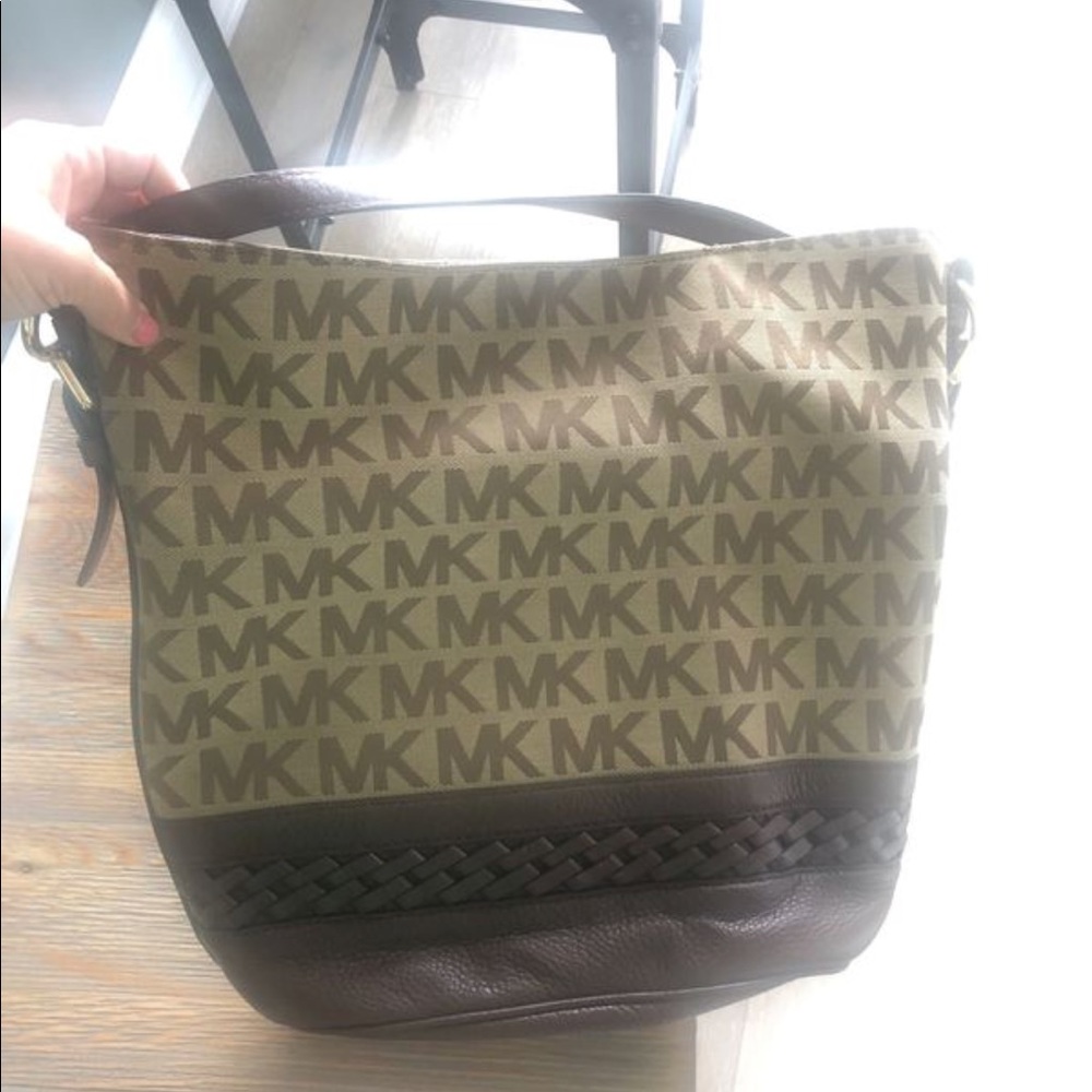 Michael Kors Gladstone Bucket Bag
